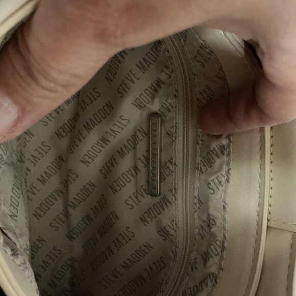 (READ DESCRIPTION!!!).  STEVE MADDEN QUILTED CREAM CROSS-BODY PURSE - Picture 6 of 8